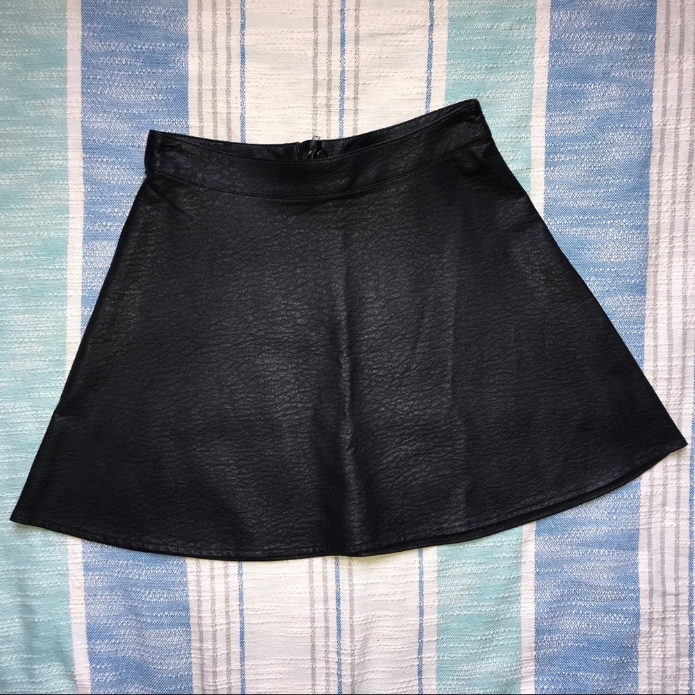 NWOT H&M Black Faux Leather Skirt